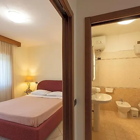 Dal Sandro Bed & Breakfast 3*